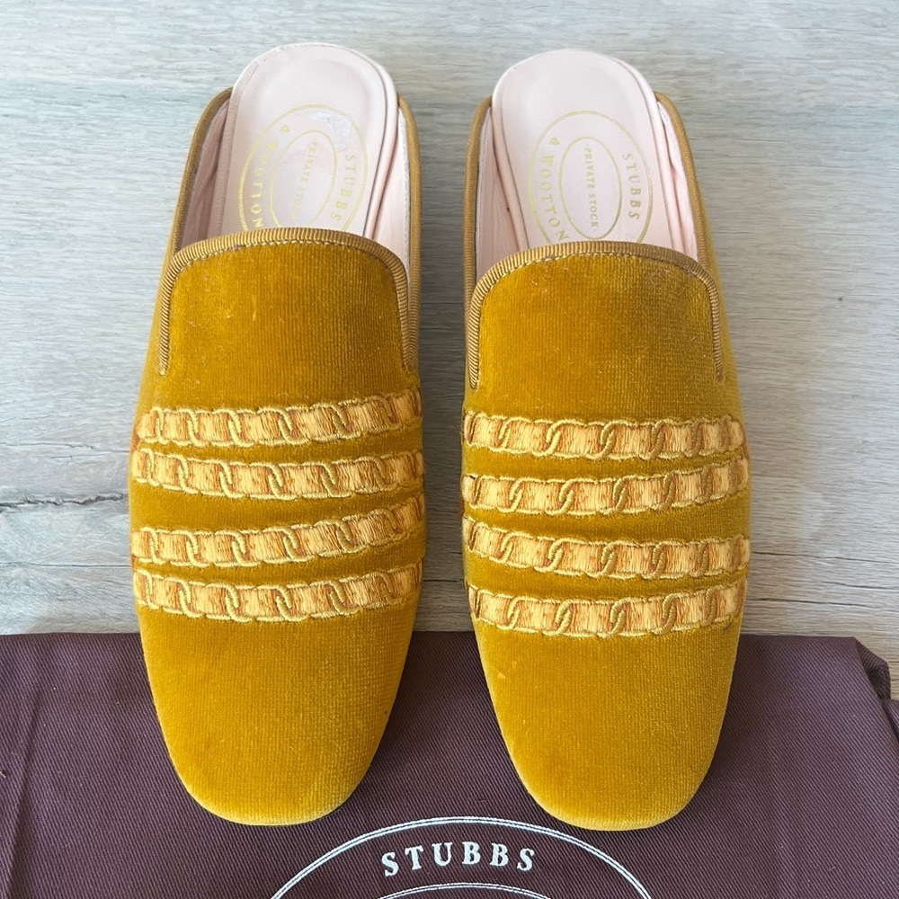 NWT Stubbs & Wootton Palm Beach Tour Ava Velvet Mules - Mustard - Size 6